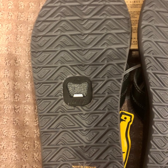 Reef Element TQT Flip Flops - Picture 3 of 3